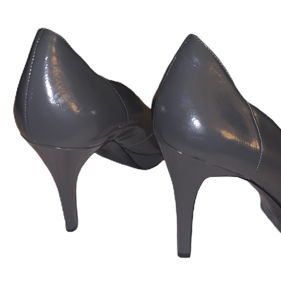 GUESS Brand Closed Toe Platform Pumps in Gray - Sz 7 1/2M - Picture 4 of 6